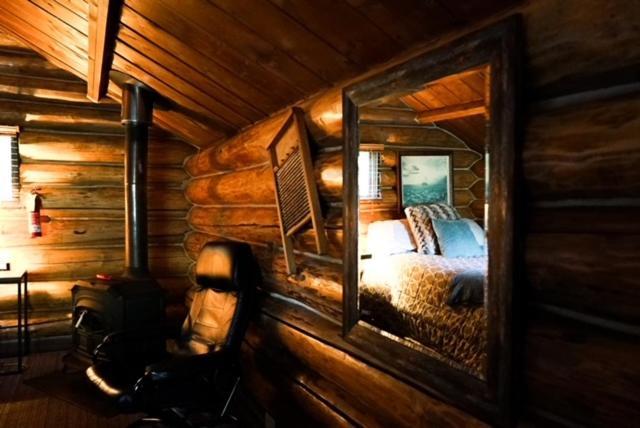 Lodge Alaska's Bear Creek