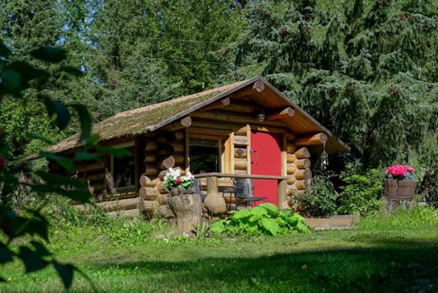 Lodge Alaska's Bear Creek
