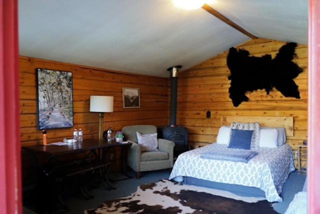 Lodge Alaska's Bear Creek Hope